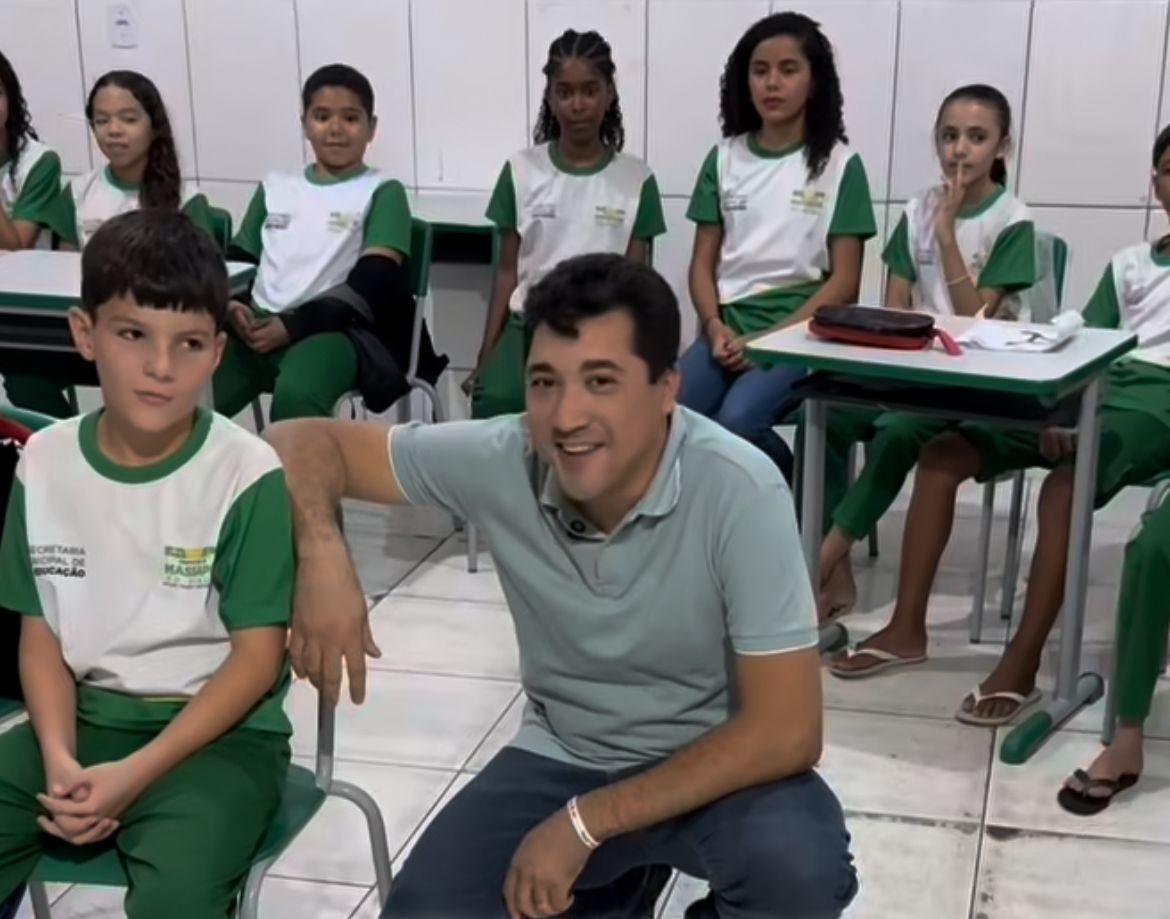 Prefeito Wilton Coutinho incentiva alunos de Massapê do PI para a Prova SAEB