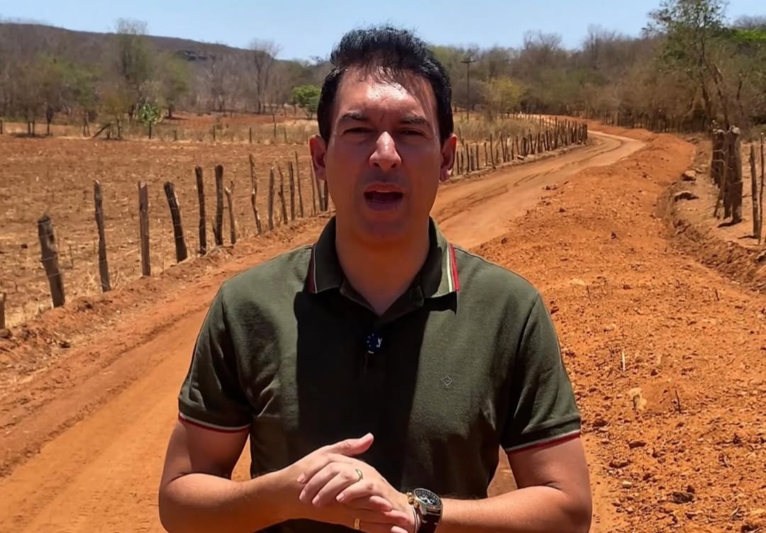 Prefeitura de Caracol recupera estradas vicinais na zona rural