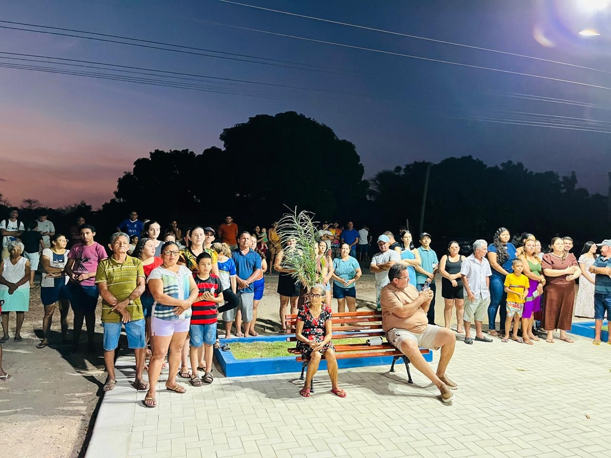 Prefeitura de Caxingó inaugura praça na localidade Jacobina