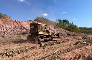 Prefeitura de Demerval Lobão realiza limpeza no aterro sanitário (Foto: Reprodução)