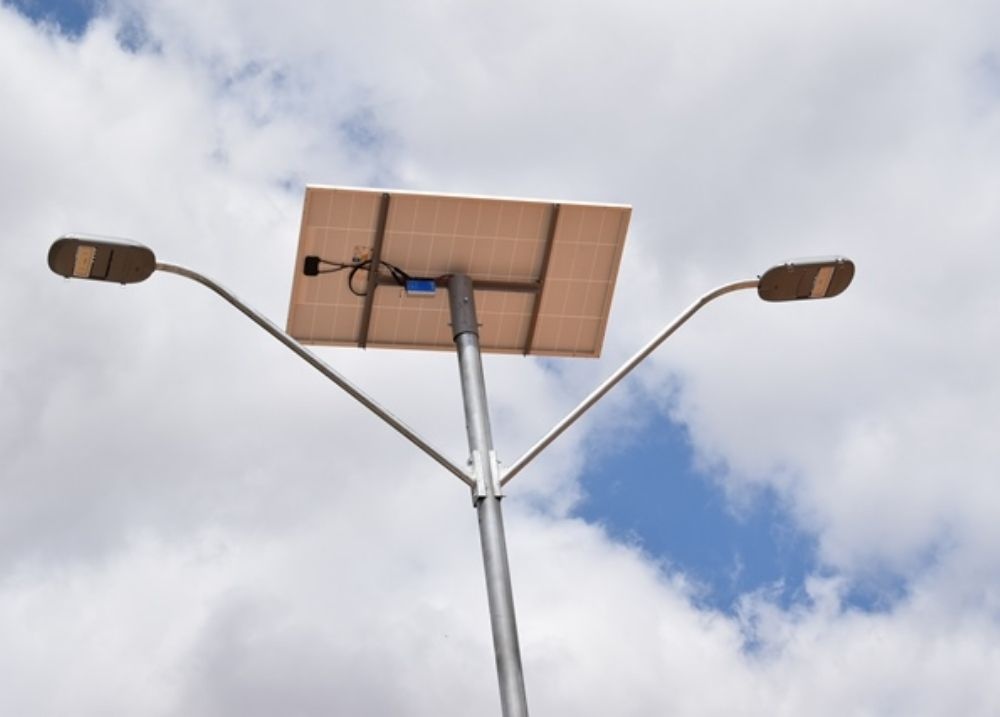 Prefeitura de Picos moderniza praça do Bairro Paroquial com placas solares