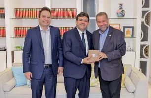 Presidentes do PDT nacional e do Piauí, Carlos Lupi e Evandro Hidd com governador Rafael Fonteles (Foto: Reprodução)