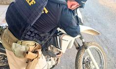 PRF recupera moto roubada em Recife durante fiscalização na BR-230, em Floriano