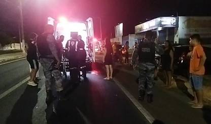 Professor é atropelado por motocicleta em avenida de Floriano Professor é atropelado por motocicleta em avenida de Floriano