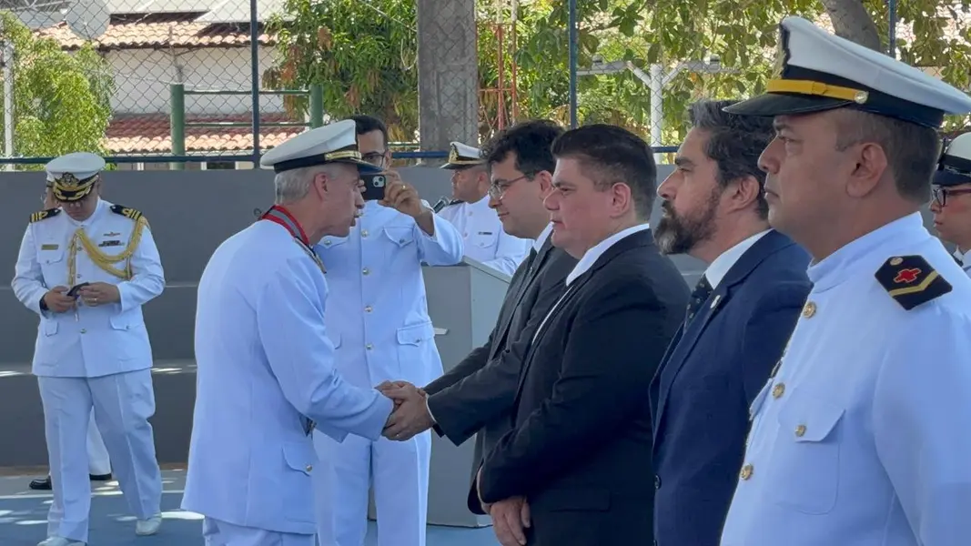 Rafael Fonteles é condecorado com a mais alta honraria da Marinha do Brasil