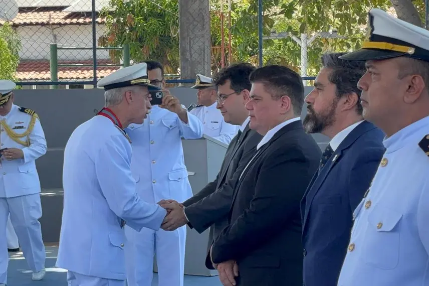 Rafael Fonteles é condecorado com a mais alta honraria da Marinha do Brasil