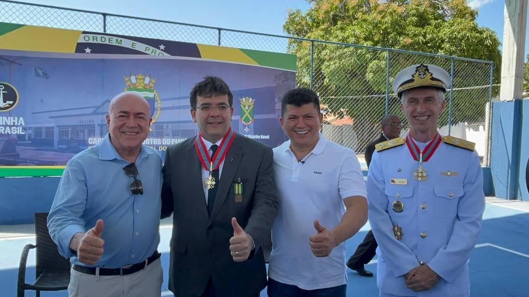 Rafael Fonteles é condecorado com a mais alta honraria da Marinha do Brasil