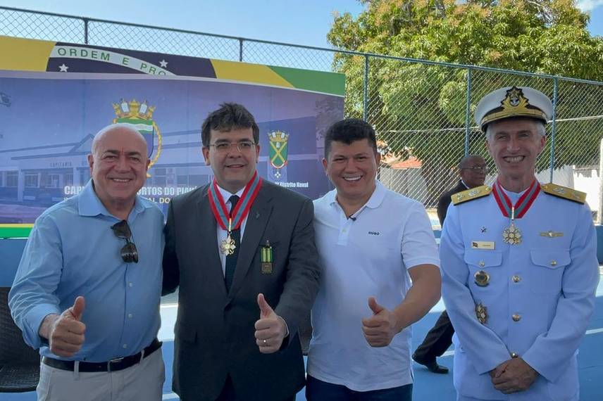 Rafael Fonteles é condecorado com a mais alta honraria da Marinha do Brasil