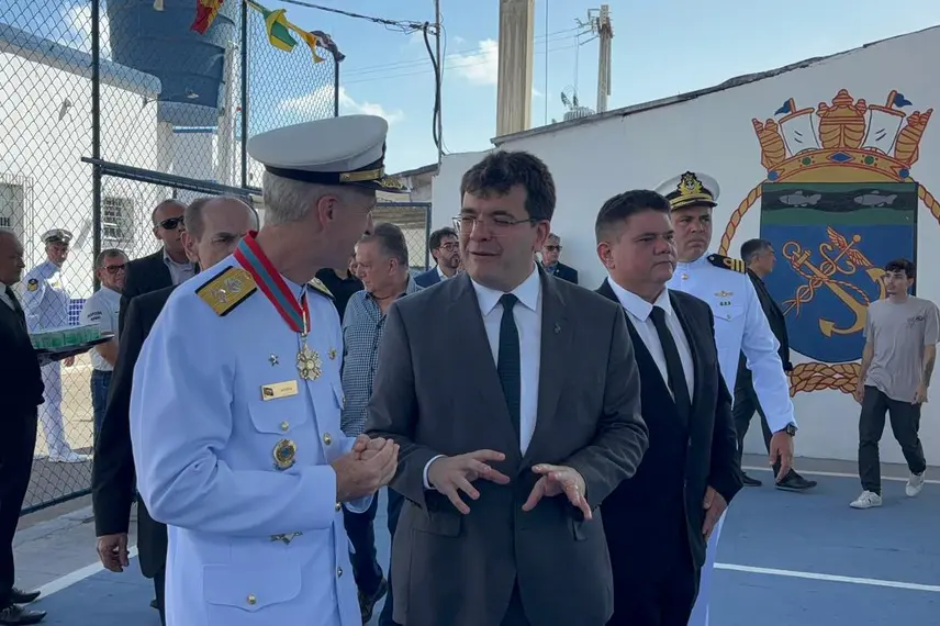 Rafael Fonteles é condecorado com a mais alta honraria da Marinha do Brasil