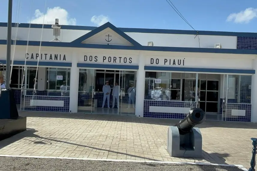 Rafael Fonteles é condecorado com a mais alta honraria da Marinha do Brasil