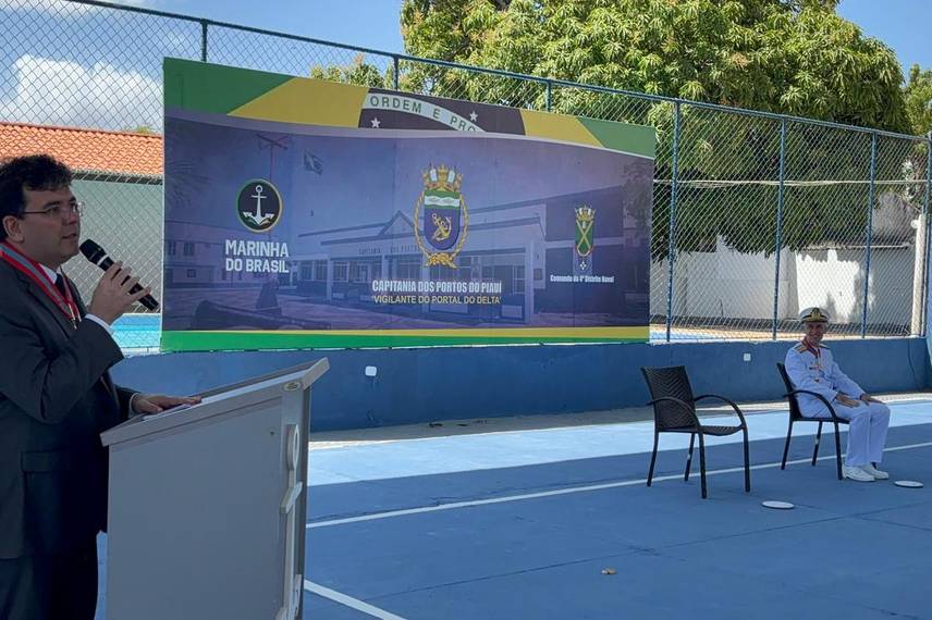 Rafael Fonteles é condecorado com a mais alta honraria da Marinha do Brasil