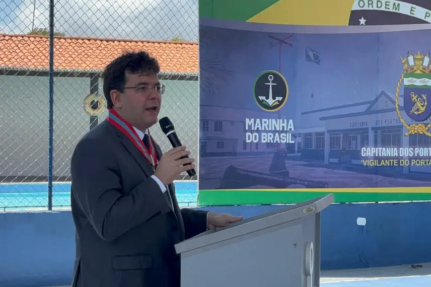 Rafael Fonteles é condecorado com a mais alta honraria da Marinha do Brasil