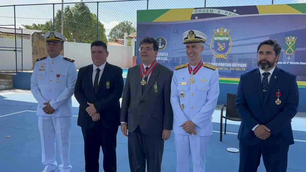 Rafael Fonteles é condecorado com a mais alta honraria da Marinha do Brasil