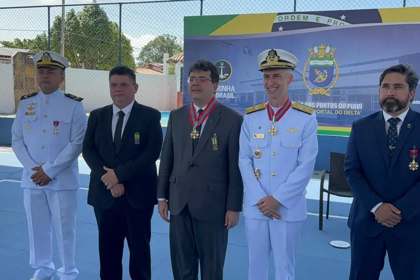 Rafael Fonteles é condecorado com a mais alta honraria da Marinha do Brasil