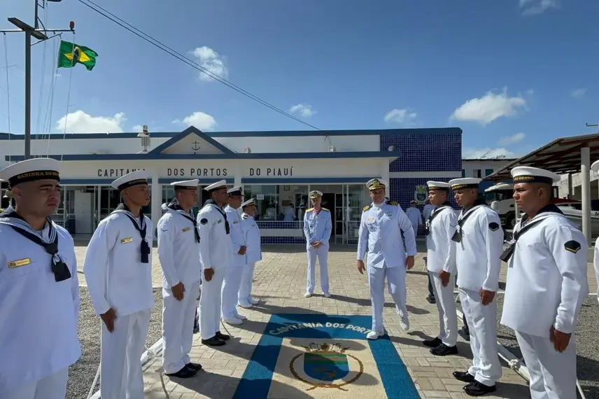 Rafael Fonteles é condecorado com a mais alta honraria da Marinha do Brasil