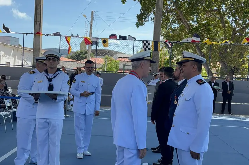 Rafael Fonteles é condecorado com a mais alta honraria da Marinha do Brasil