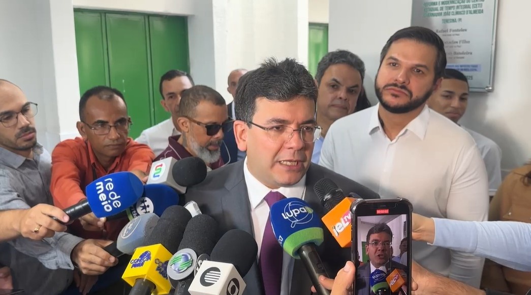 Rafael Fonteles entrega escola revitalizada e climatizada em Teresina