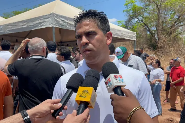 Rafael Fonteles entrega obras e impulsiona mobilidade em Altos e Alto Longá