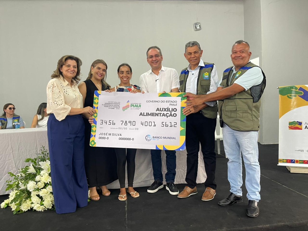 Sasc entrega cartões do Programa Auxílio Alimentação para 230 famílias em Oeiras