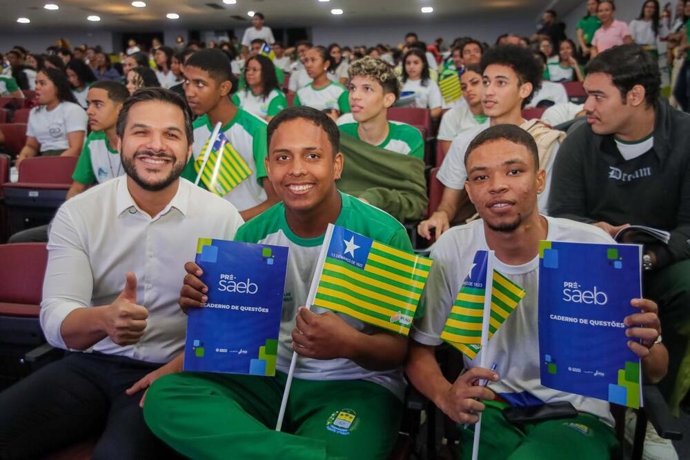 Seduc realiza revisão do Saeb com alunos das GREs de Teresina