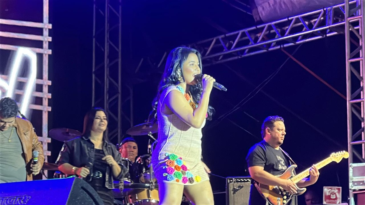 Segundo dia de ExpoAG tem shows de Painel de Controle, Thauane e Farra de Rico