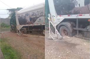 Sem manutenção, até caminhão do lixo atola em rua de Teresina (Foto: Reprodução) Sem manutenção, até caminhão do lixo atola em rua de Teresina (Foto: Reprodução)
