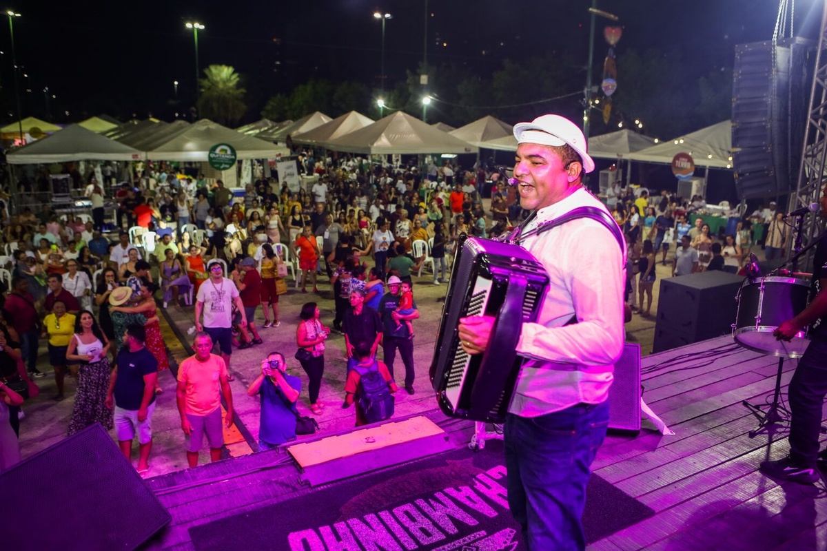 Show de Chambinho do Acordeon encerra a II Feira da Agricultura Familiar do Piauí