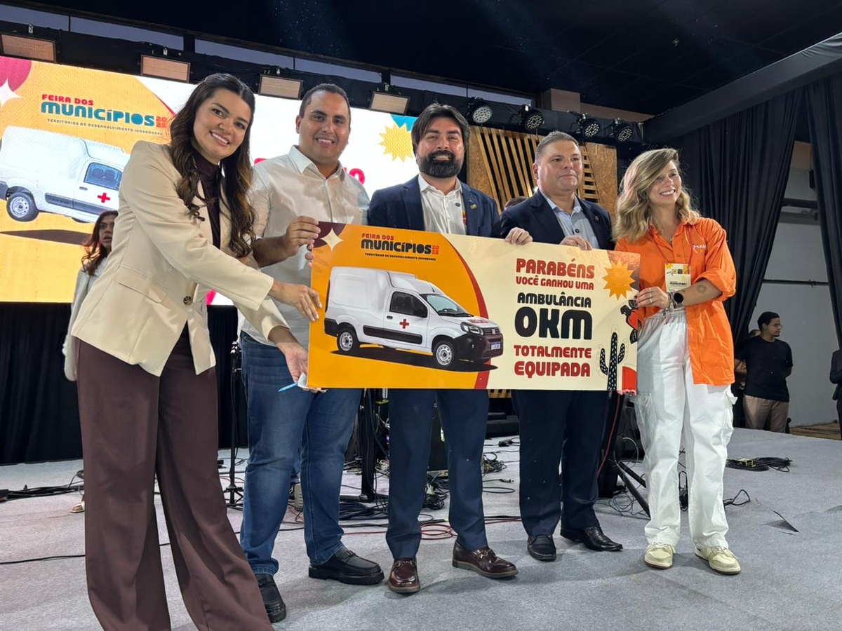 Simões é sorteado com ambulância no encerramento da Feira dos Municípios 2025