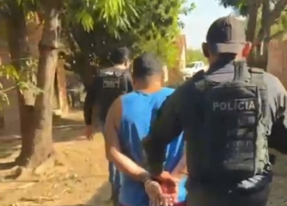 Suspeito de tráfico 'Chaga da Placa' é preso com dinheiro e arma em Caxingó