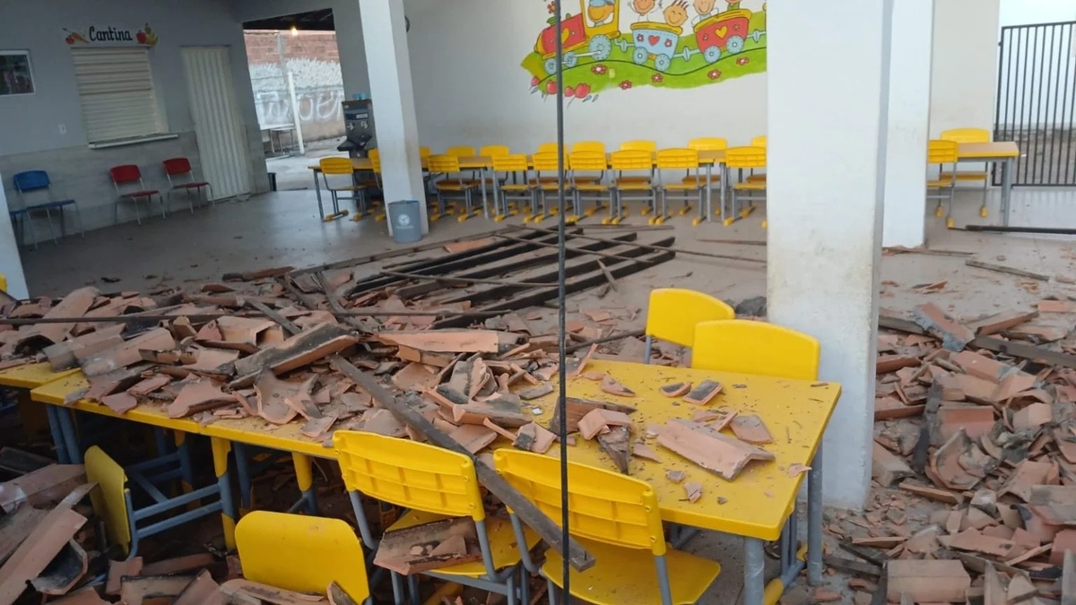 Telhado de creche desaba em Dom Expedito Lopes; prédio passará por vistoria