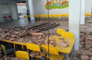 Telhado de creche desaba em Dom Expedito Lopes; prédio passará por vistoria (Foto: Reprodução)