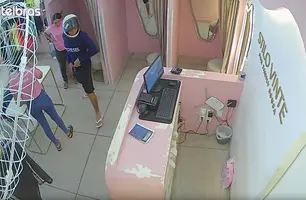 Vídeo flagra ação de bandido na loja Stilo Vinte, unidade da zona Sul de Teresina (Foto: Reprodução)