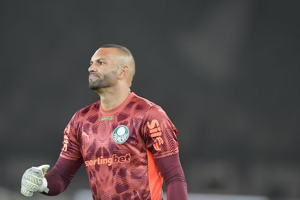 Weverton está fora da partida contra o Flamengo