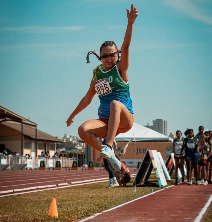 Yasmin Cruz conquista ouro no salto e lidera ranking nacional dos Jogos Escolares