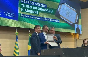 Alepi concede título de cidadão piauiense ao médico Dirceu Campelo, da Sesapi (Foto: Heitor Carvalho / Conecta Piauí)