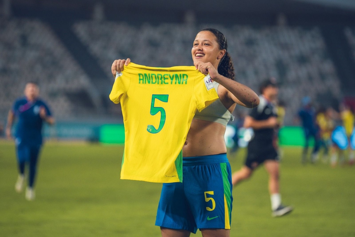 Andreyna vibra com o resultado histórico da Seleção