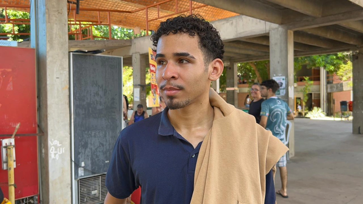 Arthur Souza, estudante