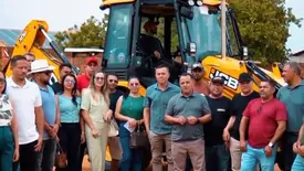 Avelino Lopes recebe máquina doada pelo Ministério da Agricultura (Foto: Reprodução)