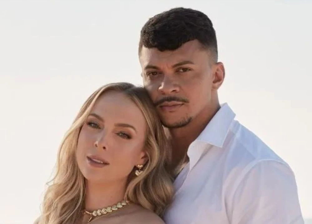 Beijo entre Tata Estaniecki e Júlio Cocielo reacende rumores de reconciliação