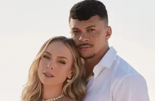 Beijo entre Tata Estaniecki e Júlio Cocielo reacende rumores de reconciliação (Foto: Reprodução)