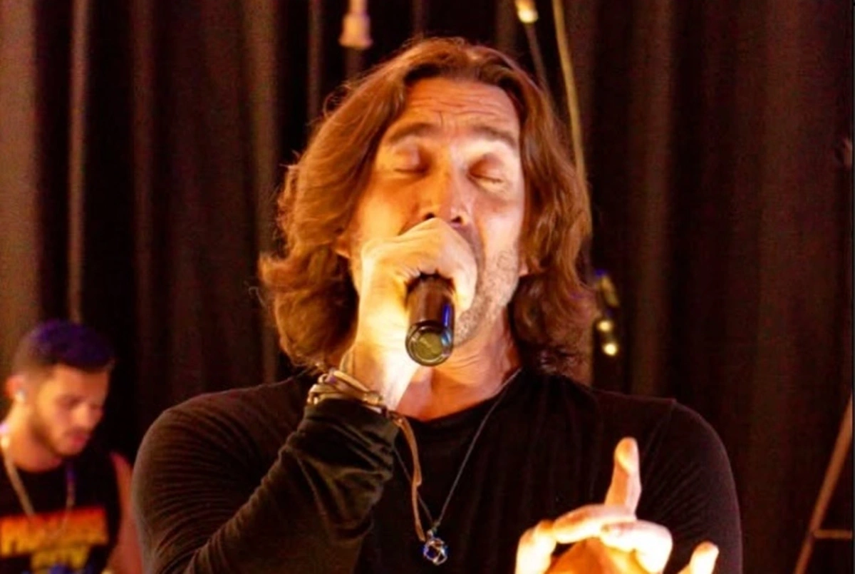 Cantor da banda Serial Lover é acusado de agredir companheira em Teresina