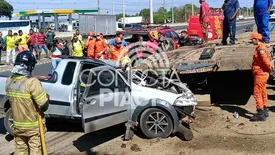 Carro capota na BR-316 e deixa motorista preso às ferragens em Teresina (Foto: Reprodução)
