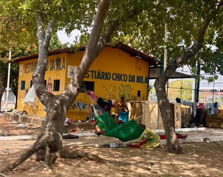 Cemitérios lotam em Teresina no Domingo de Finados; visitantes denunciam abandono