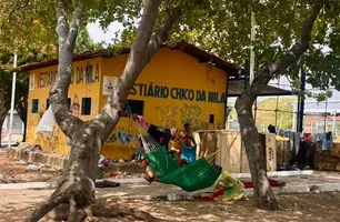 Cemitérios lotam em Teresina no Domingo de Finados; visitantes denunciam abandono (Foto: Portal Conecta Píaui)