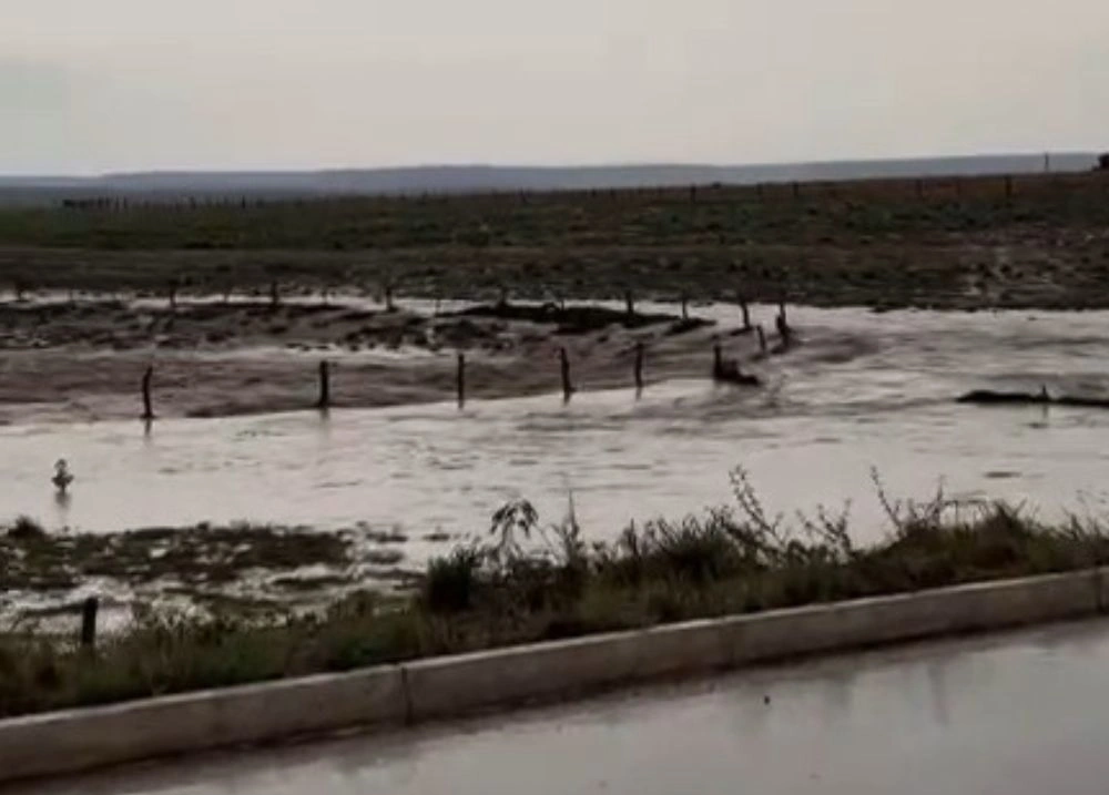 Chuva intensa alaga após forte chuva e causa transtornos em Santa Luz