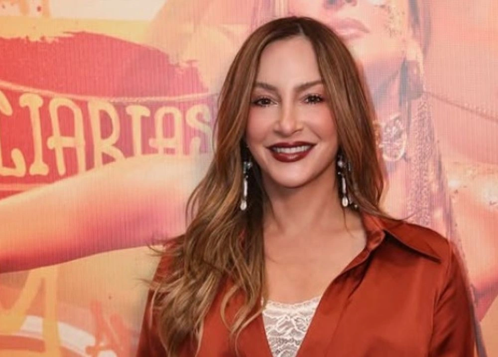 Claudia Leitte adia shows após diagnóstico de broncopneumonia