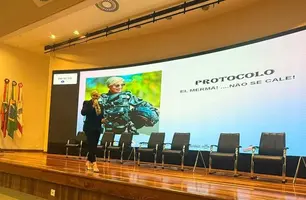 Coronel Elizete palestra no 9º Congresso de Mulheres na Polícia em Florianópolis (Foto: Reprodução)
