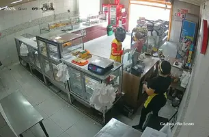 Criminosos assaltam padaria e fazem funcionários reféns na zona Sul de Teresina (Foto: Reprodução)