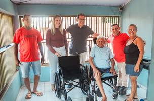 Demerval Lobão entrega cadeiras de rodas e banho a famílias em vulnerabilidade (Foto: Reprodução)