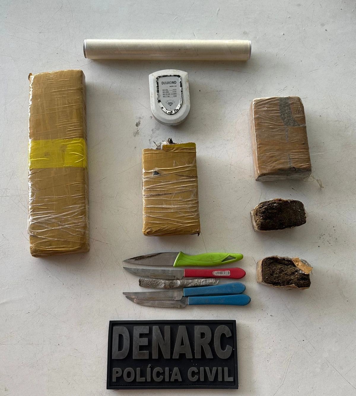 Denarc prende dupla e apreende drogas na Avenida Maranhão, em Teresina